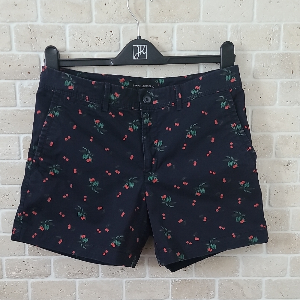 Banana Republic Women's Navy Blue Bermuda Shorts for Casual Elegance (Sz 4)